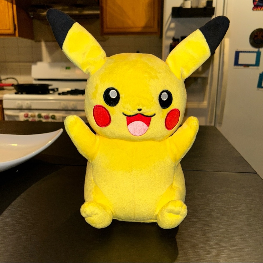 Pokémon My Friend Pikachu 10″ Light-Up Talking Plush (TOMY, 2016)